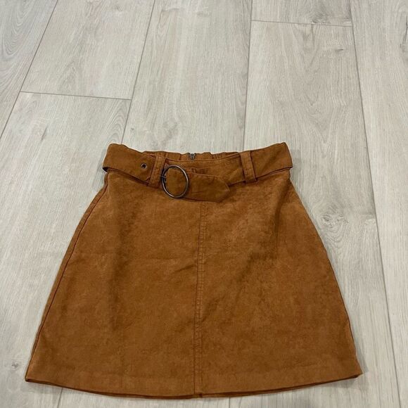 Hollister Ultra High-Rise Faux Suede
Mini Skirt size xs - Picture 1 of 7